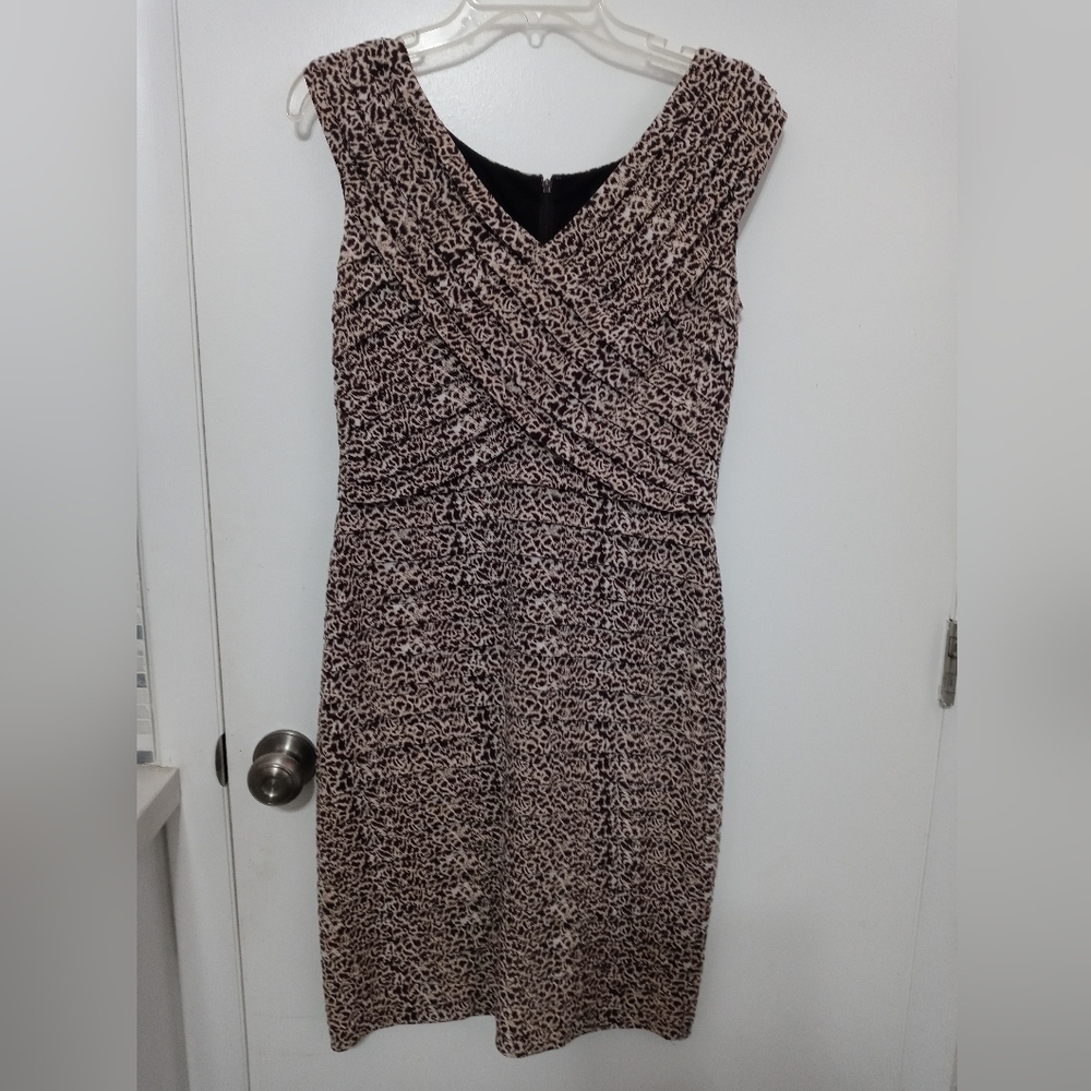 Adrianna Papell Sleeveless Cheetah Print Pleated Pencil Dress V Neck Zip up Back